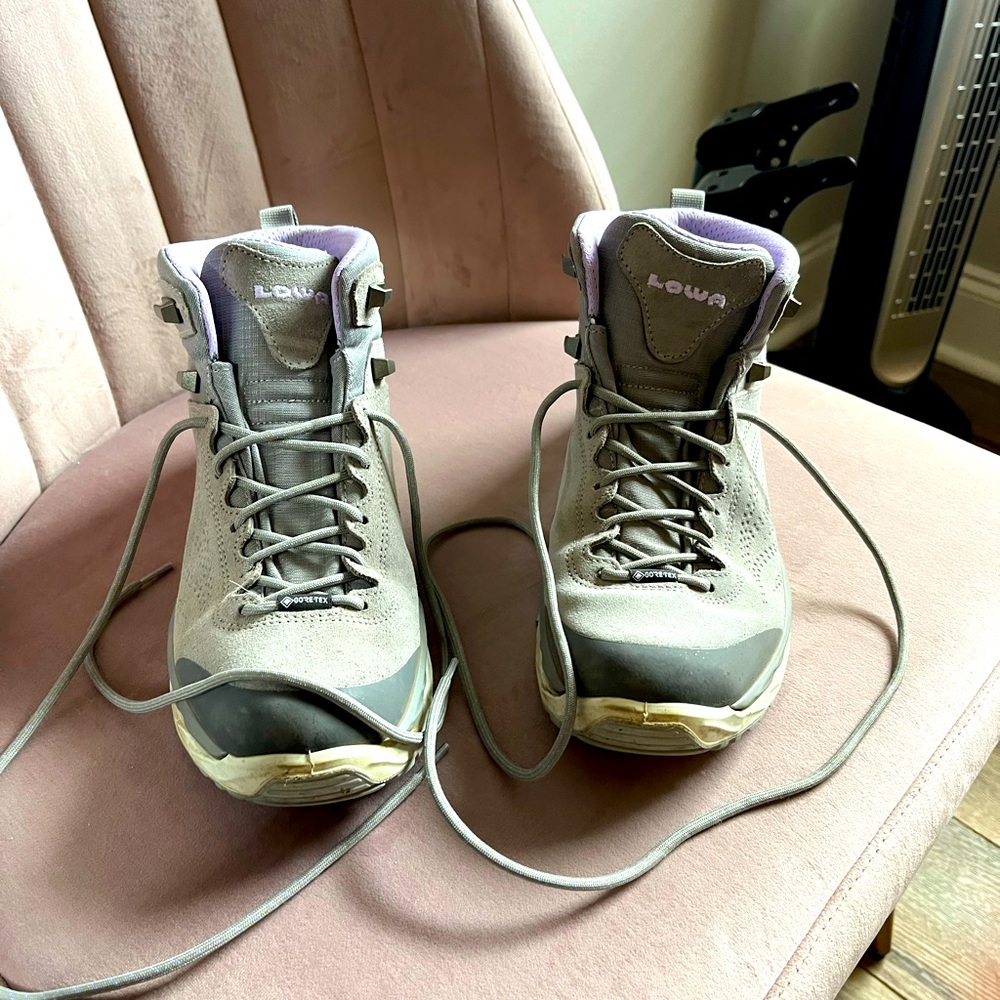 Lowa Women's Gray Hiking Boots